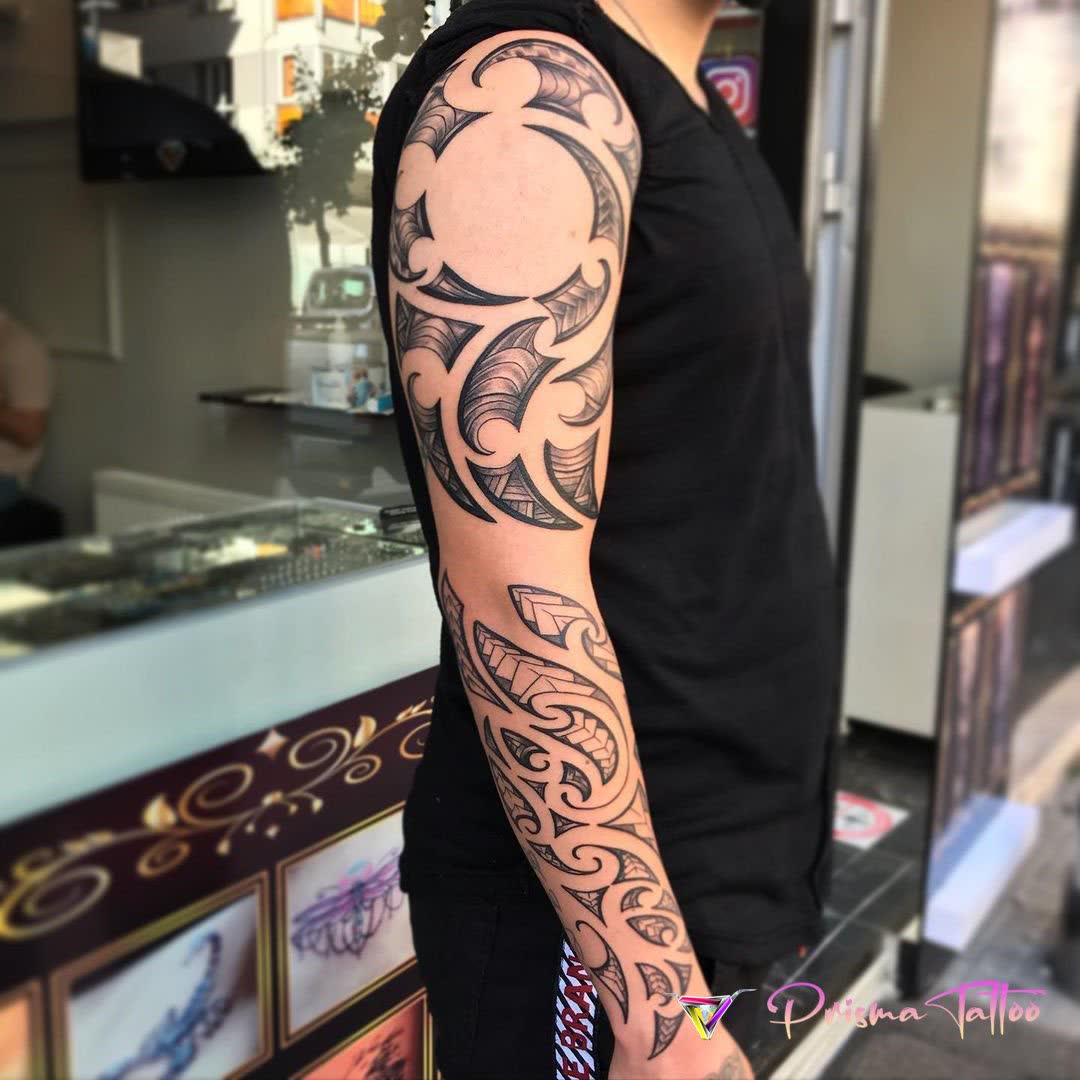 Siyah & Gri dövme çalışması · Prisma Tattoo