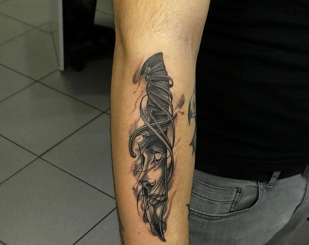 Siyah & Gri dövme çalışması · Prisma Tattoo