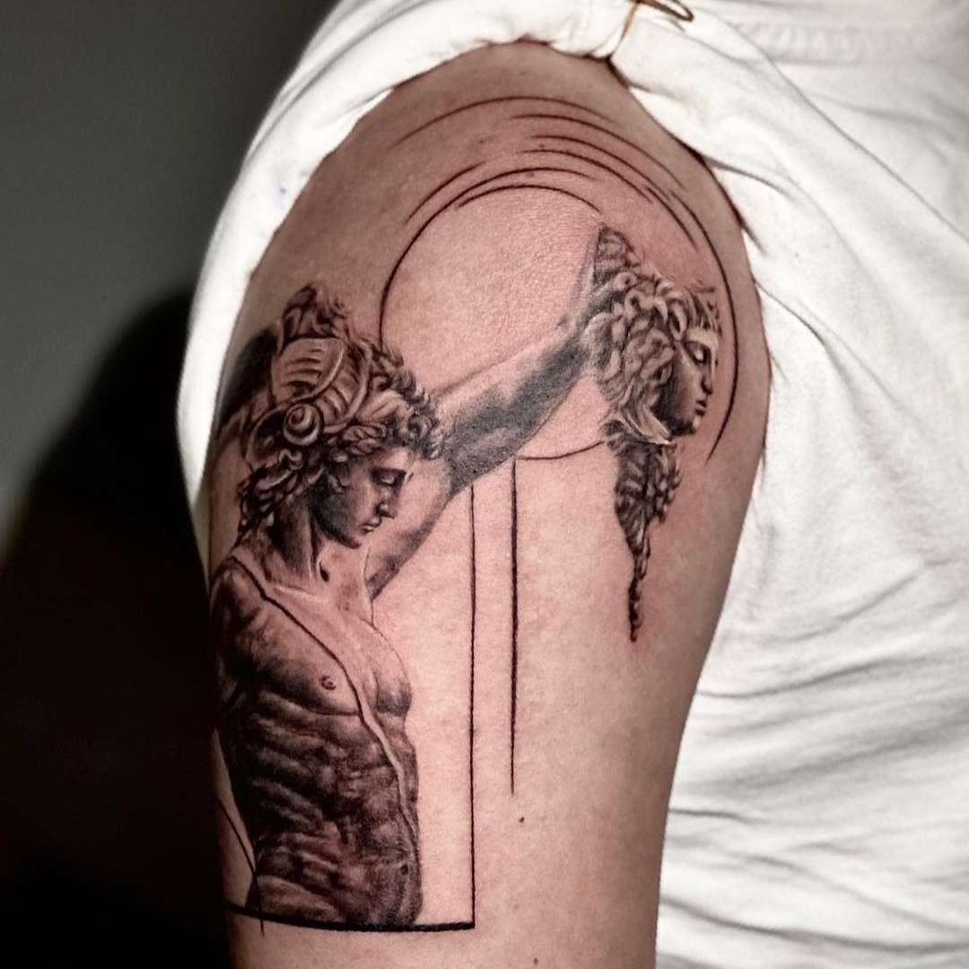 Siyah & Gri dövme çalışması · Prisma Tattoo